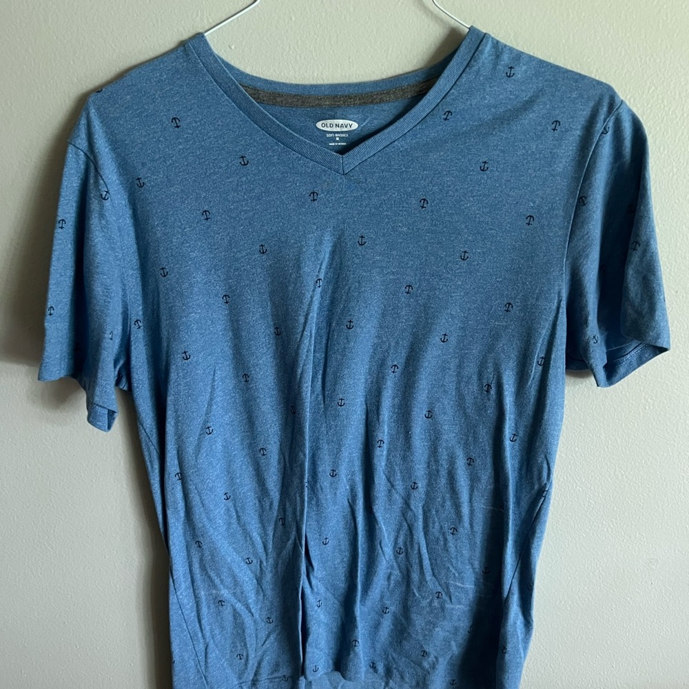Old navy v neck t shirt